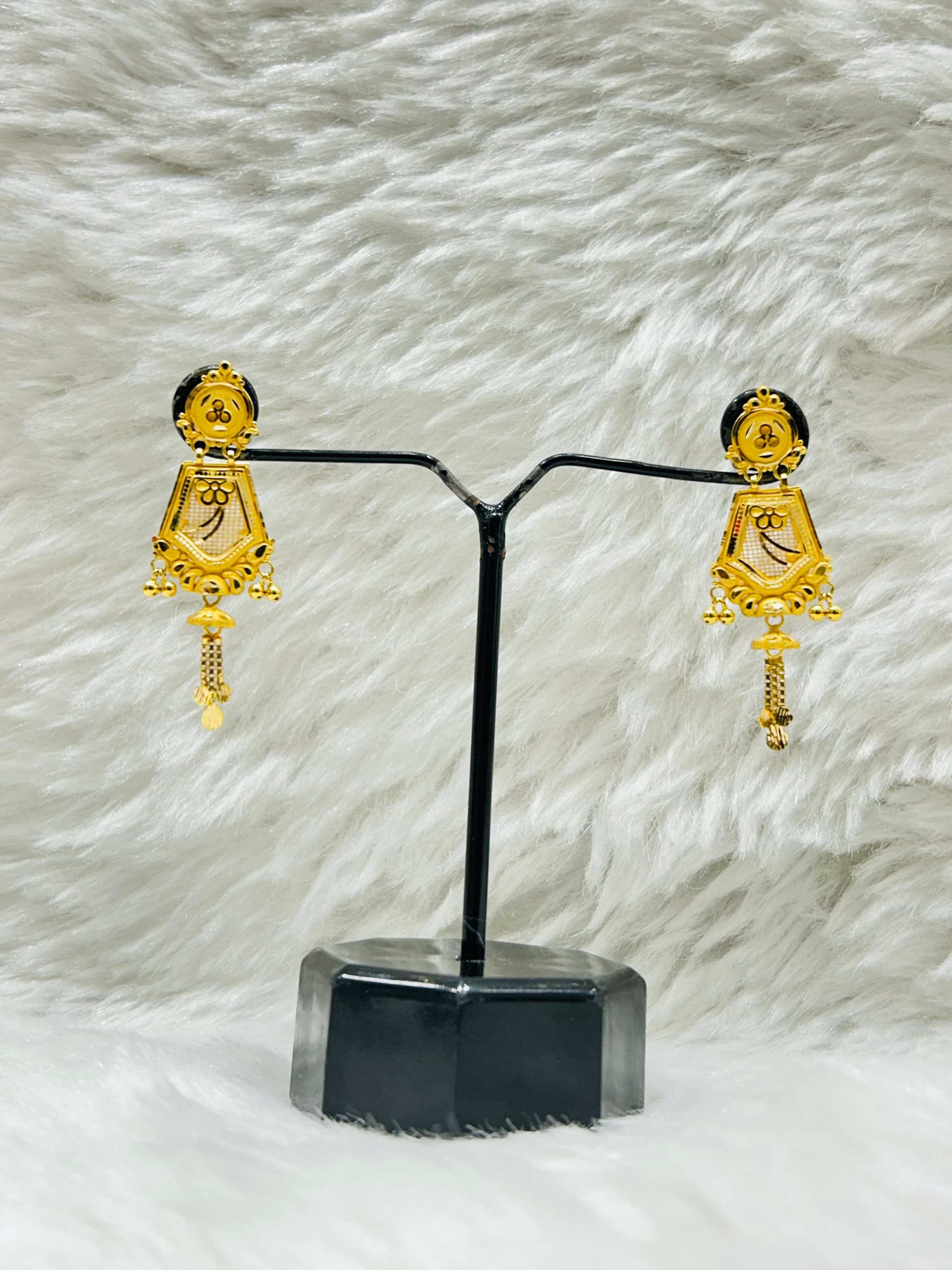 Meera Gold Earrings