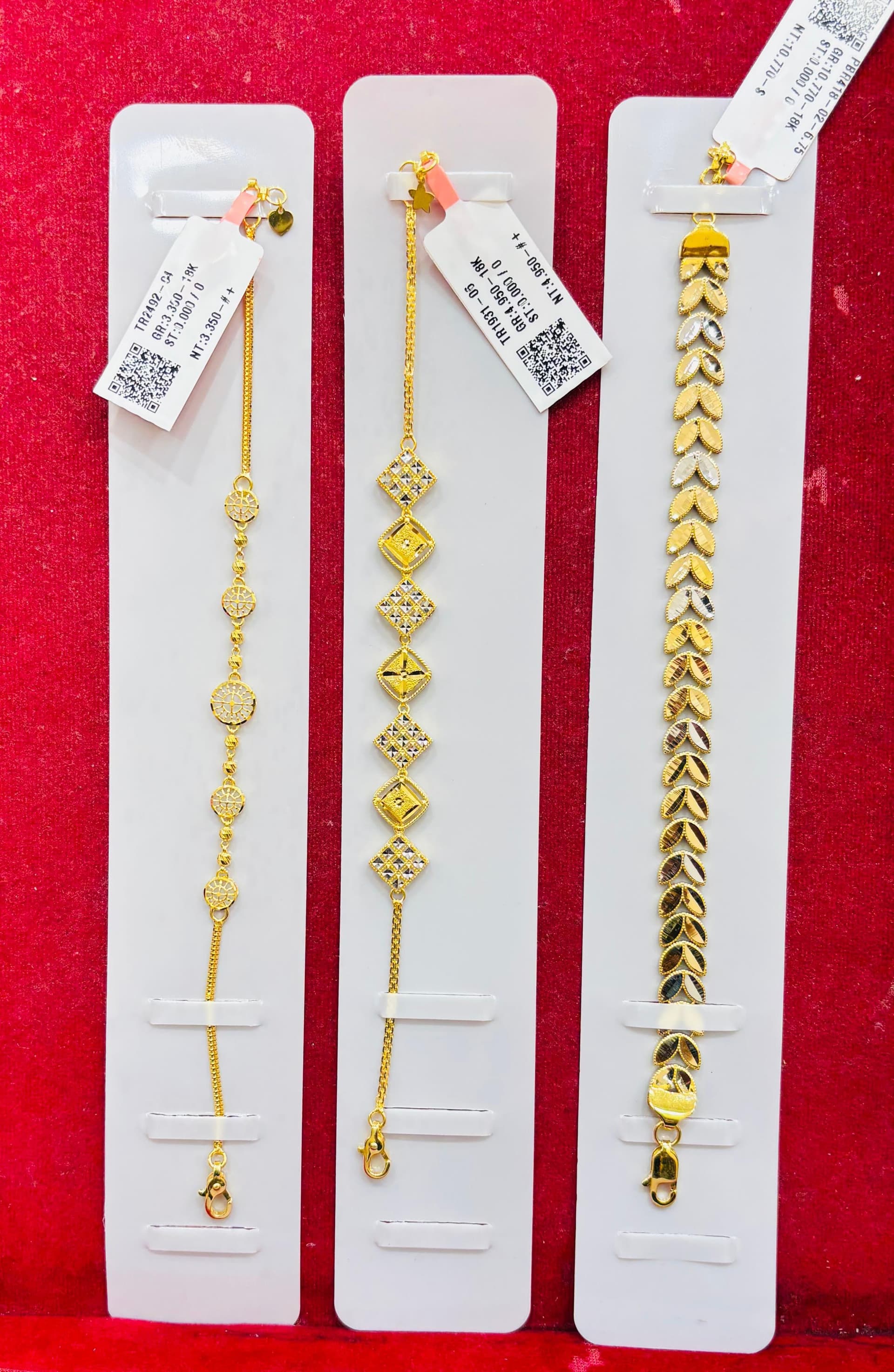 Circular Motif Gold Ladies Bracelet