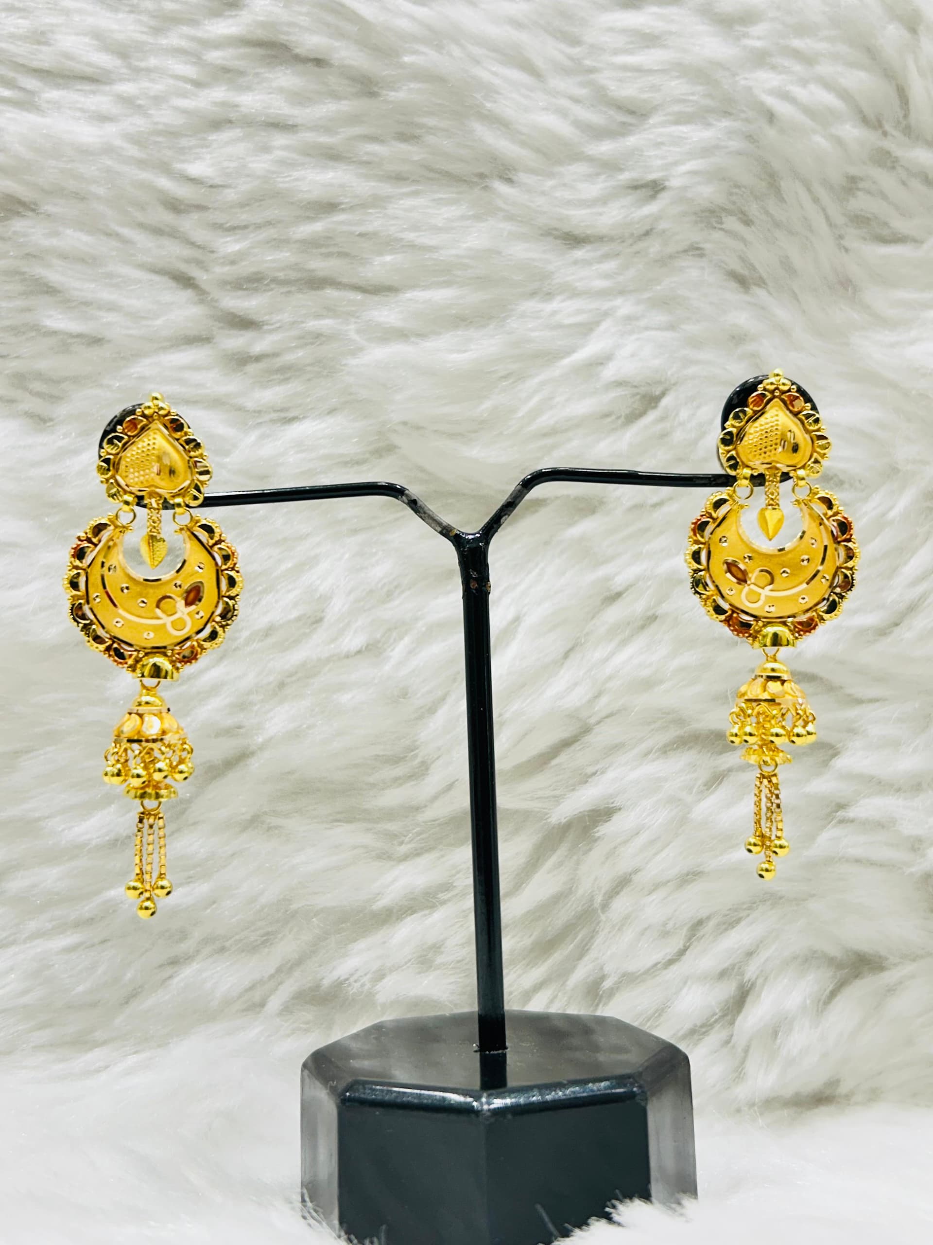 Heart-Top Chandbali with Scalloped Body
